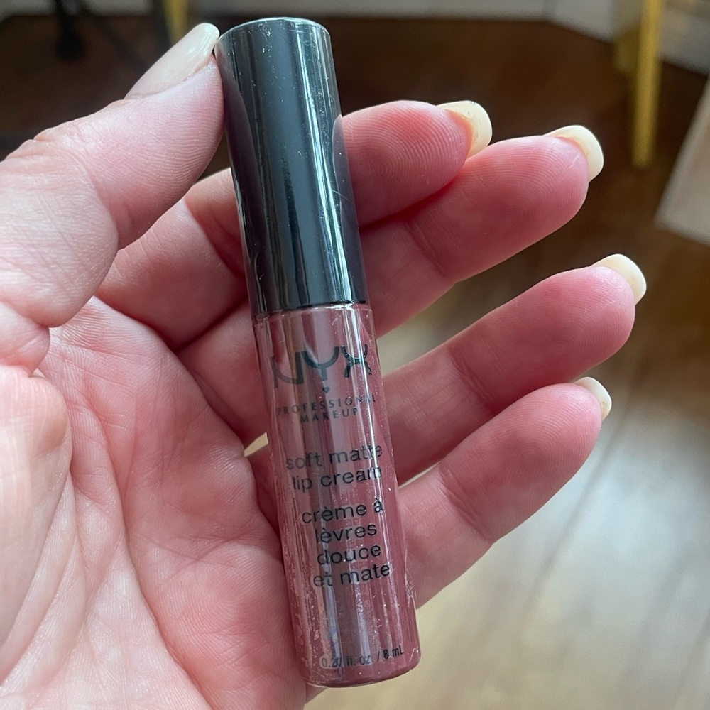 Mixed Lip Kit Lot - Picture 12 of 12